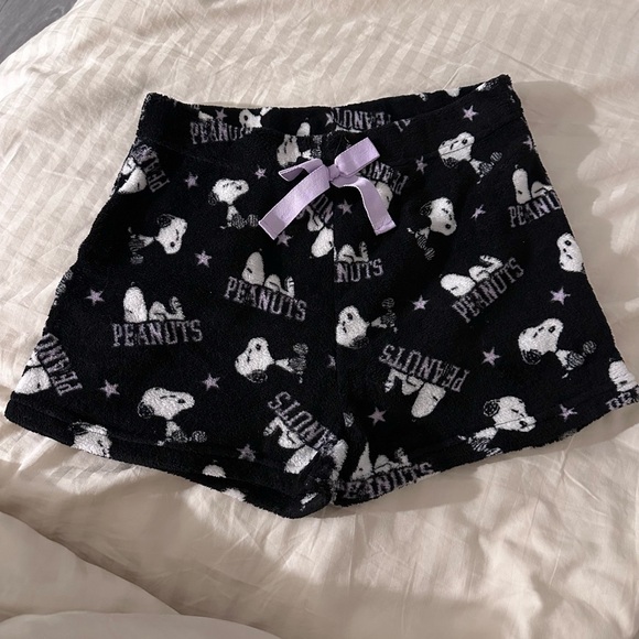 Peanuts Snoopy Monochrome Fleece Plush Shorts - Picture 1 of 5
